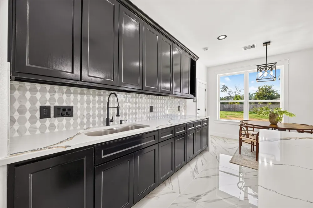 1022 Exotic Pine Drive Huffman, TX 77336