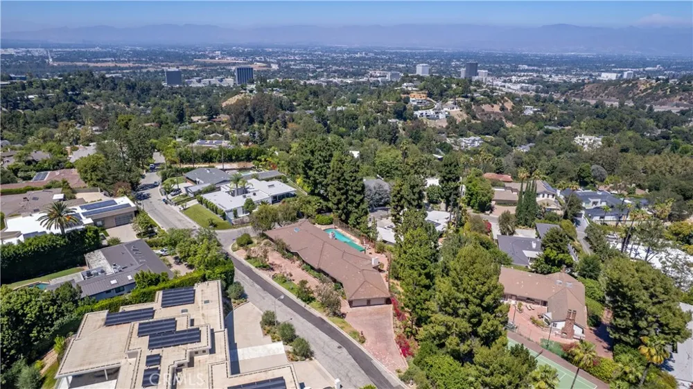 16172 Royal Oak Road Encino, CA 91436