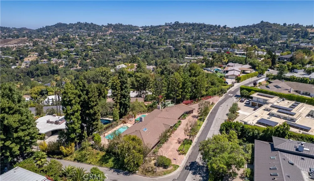 16172 Royal Oak Road Encino, CA 91436