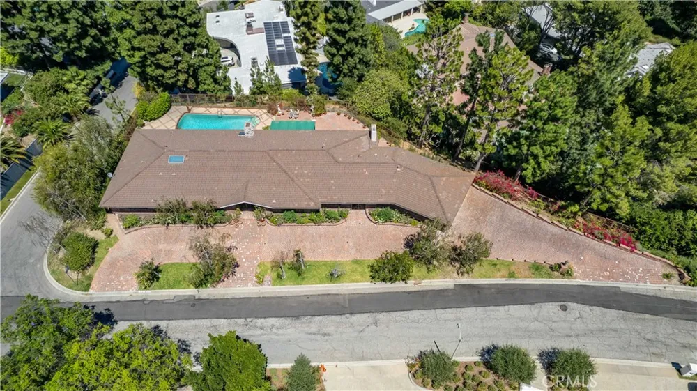 16172 Royal Oak Road Encino, CA 91436