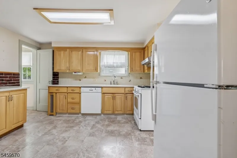 42 Fairmount Ave Clifton City, NJ 07011