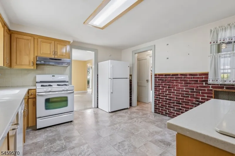 42 Fairmount Ave Clifton City, NJ 07011
