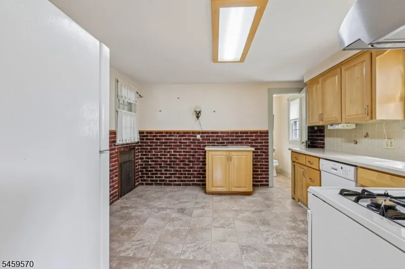 42 Fairmount Ave Clifton City, NJ 07011