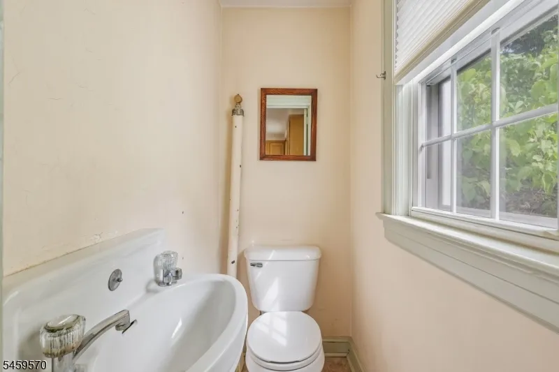 42 Fairmount Ave Clifton City, NJ 07011