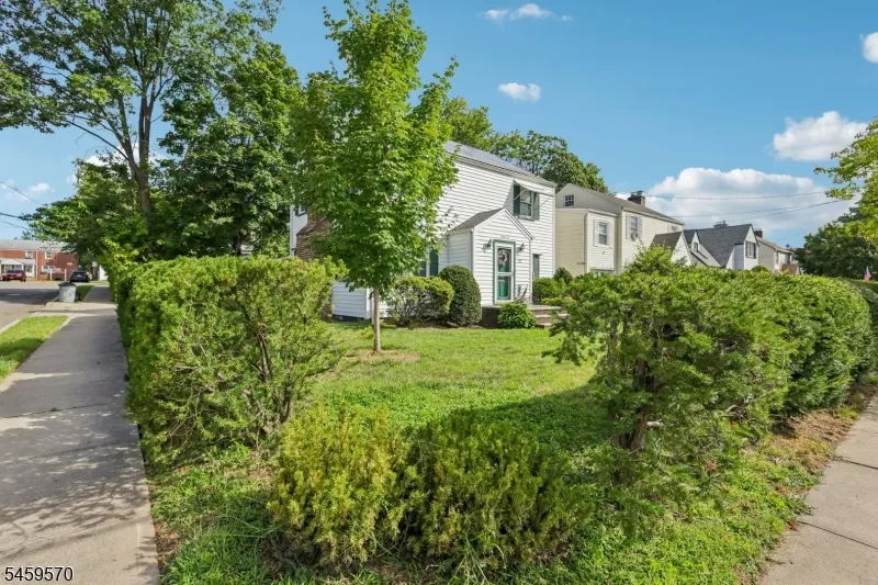 42 Fairmount Ave Clifton City, NJ 07011