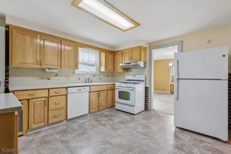42 Fairmount Ave Clifton City, NJ 07011