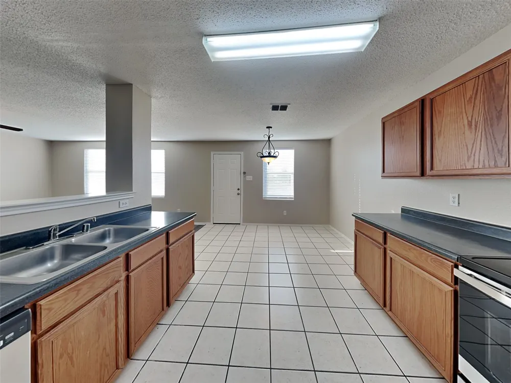 600 Ragwood Road Arlington, TX 76002