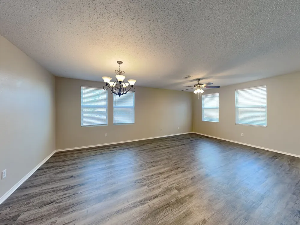600 Ragwood Road Arlington, TX 76002