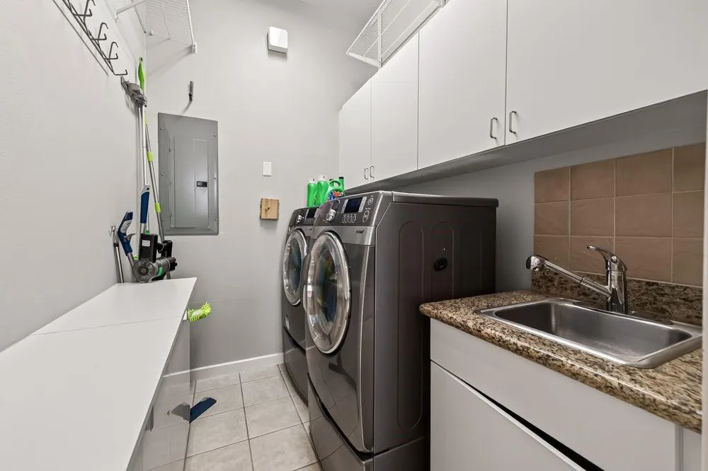 3388 Sage Road Road #2302 Houston, TX 77056