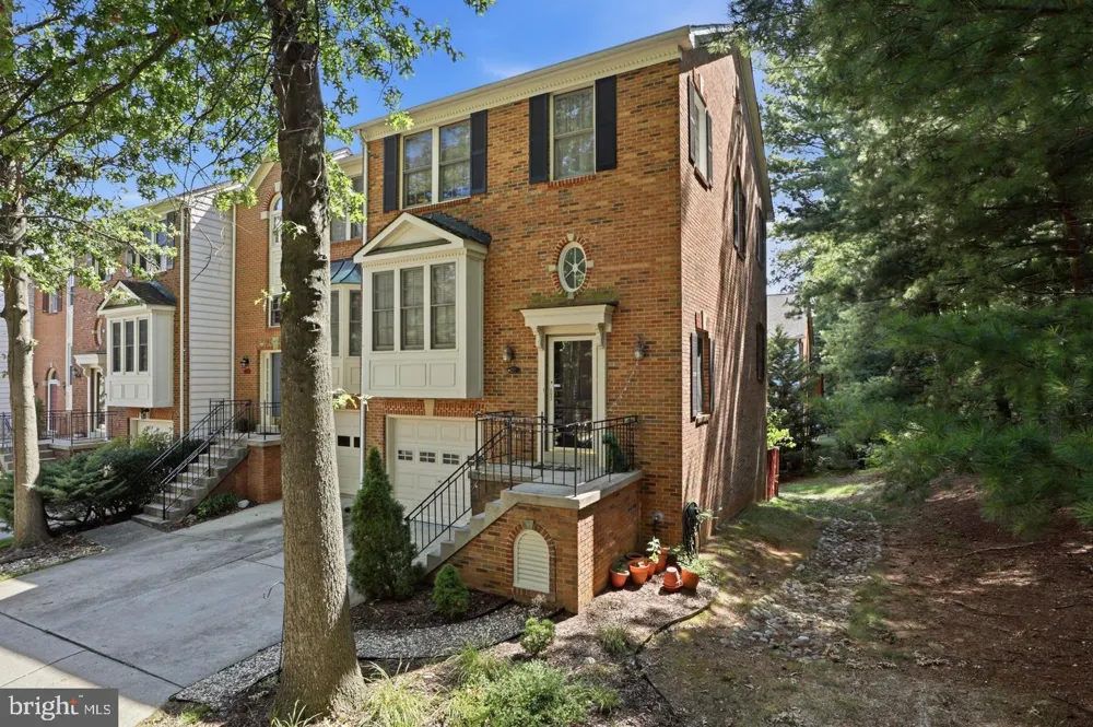 2117 PATTY LANE Vienna, VA 22182