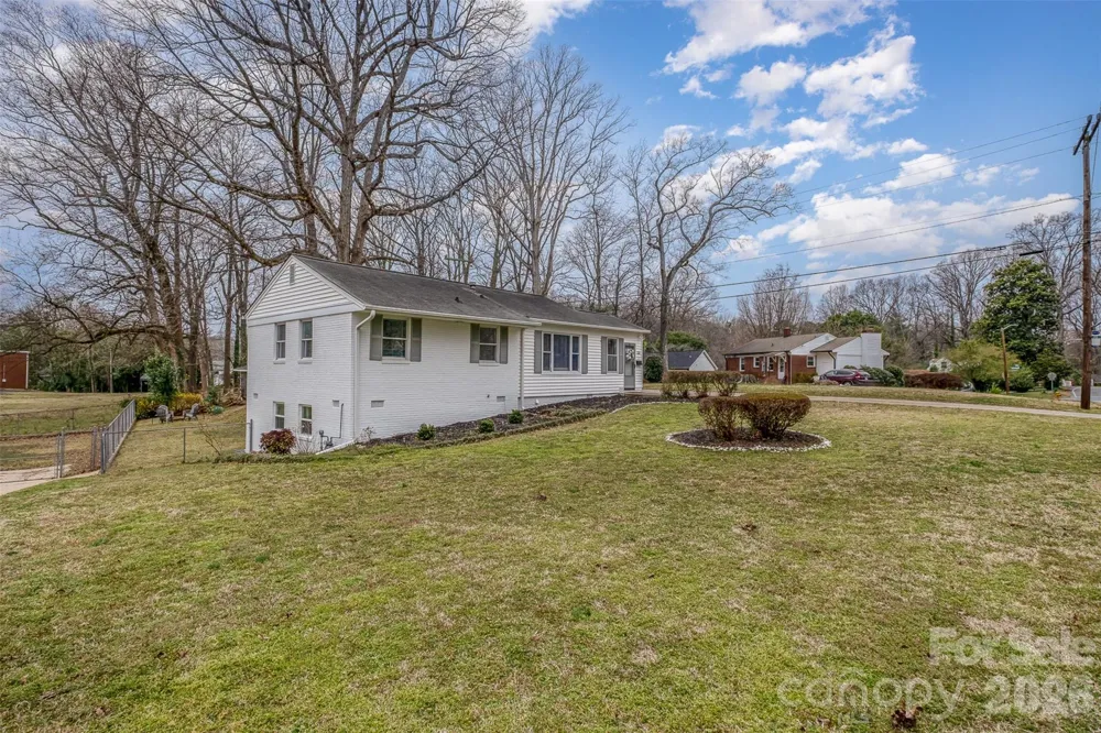 3231 Eastwood Drive Charlotte, NC 28205