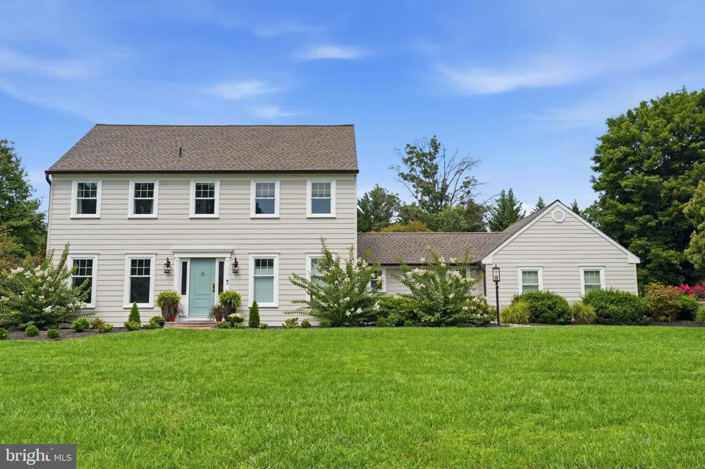 30 DUNKIN DRIVE Washington Crossing, PA 18977