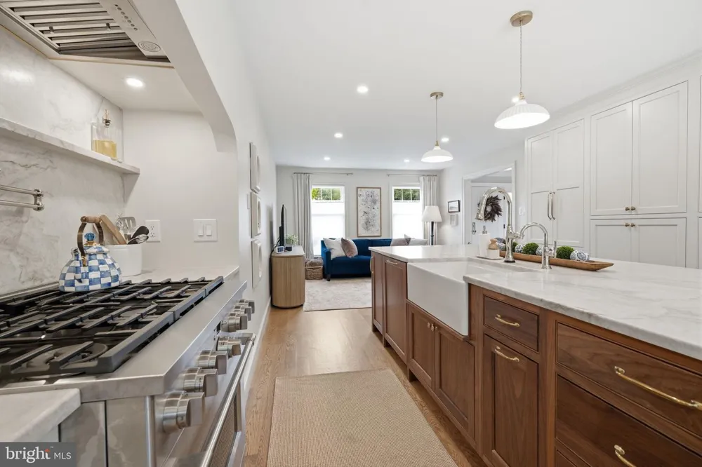 30 DUNKIN DRIVE Washington Crossing, PA 18977