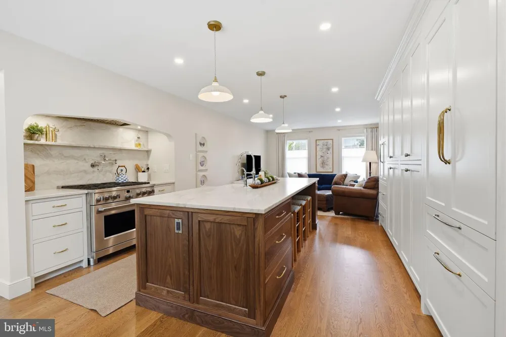 30 DUNKIN DRIVE Washington Crossing, PA 18977