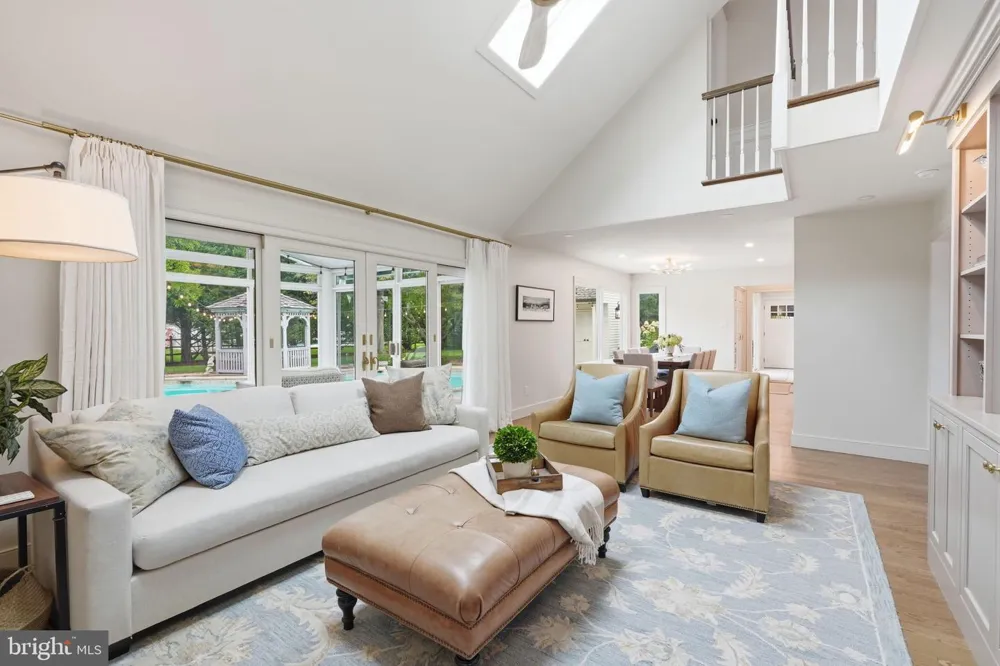 30 DUNKIN DRIVE Washington Crossing, PA 18977