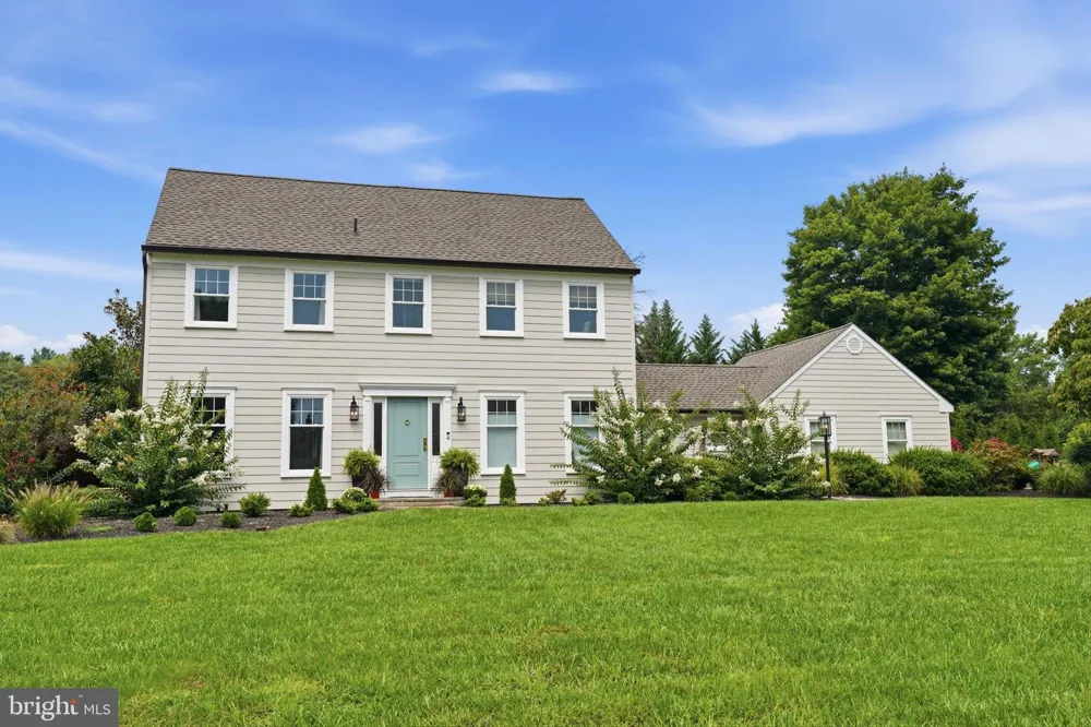 30 DUNKIN DRIVE Washington Crossing, PA 18977