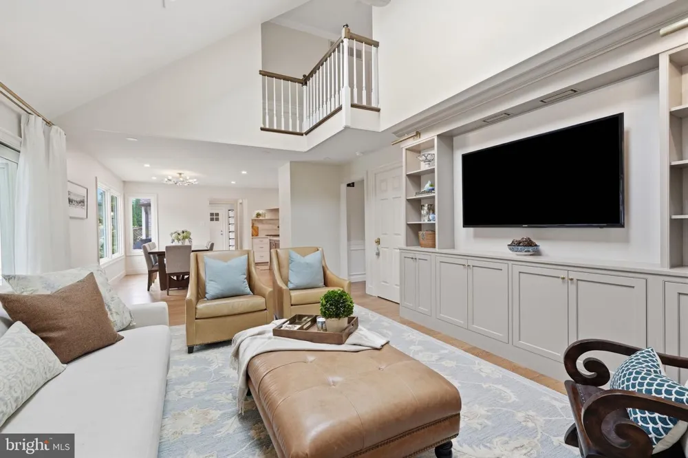 30 DUNKIN DRIVE Washington Crossing, PA 18977