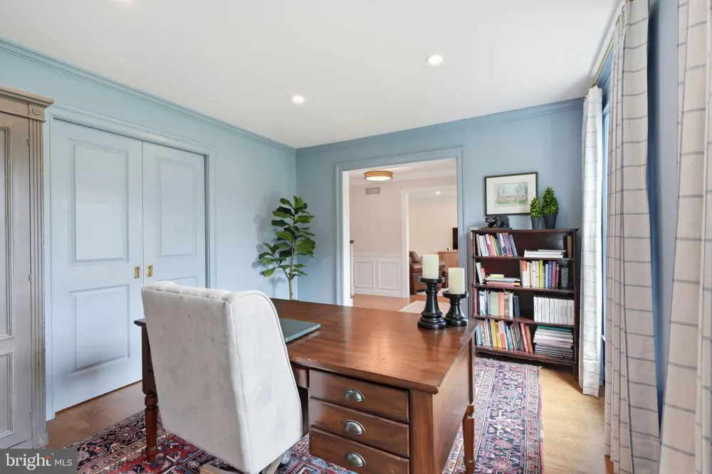 30 DUNKIN DRIVE Washington Crossing, PA 18977