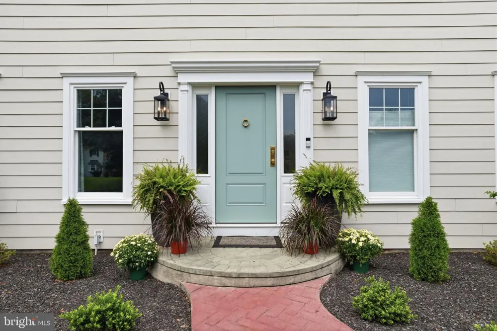 30 DUNKIN DRIVE Washington Crossing, PA 18977