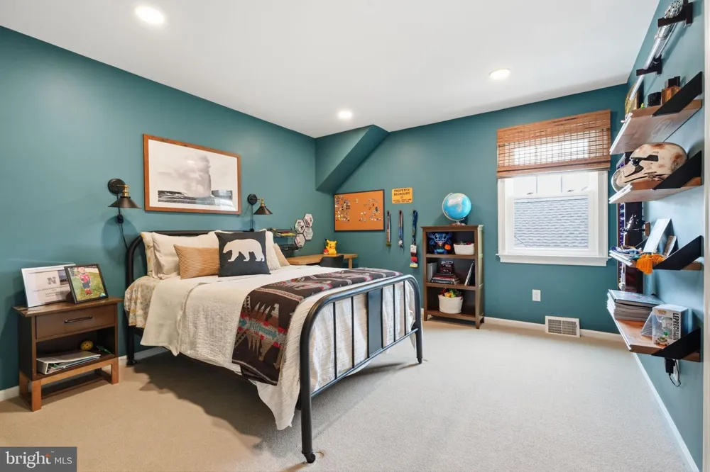 30 DUNKIN DRIVE Washington Crossing, PA 18977