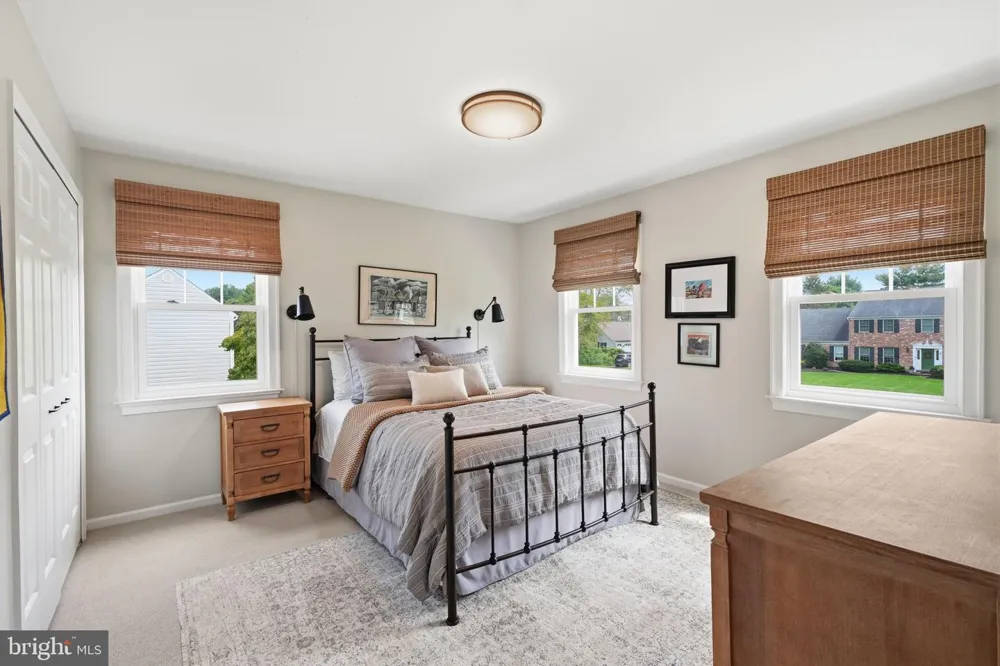 30 DUNKIN DRIVE Washington Crossing, PA 18977