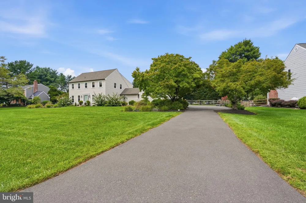 30 DUNKIN DRIVE Washington Crossing, PA 18977