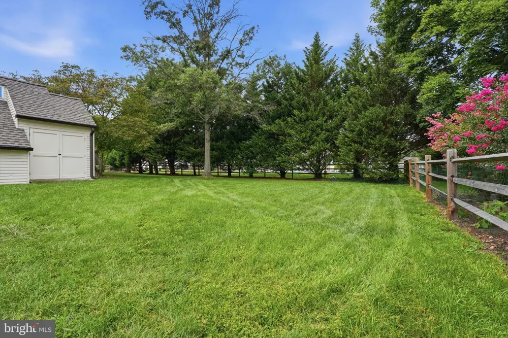 30 DUNKIN DRIVE Washington Crossing, PA 18977