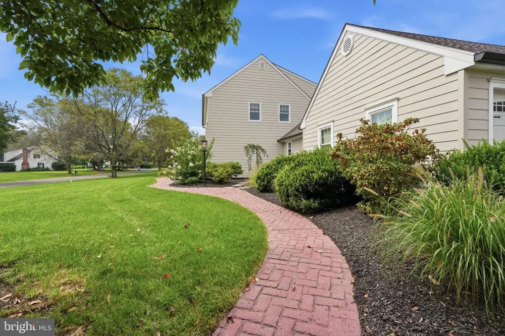 30 DUNKIN DRIVE Washington Crossing, PA 18977