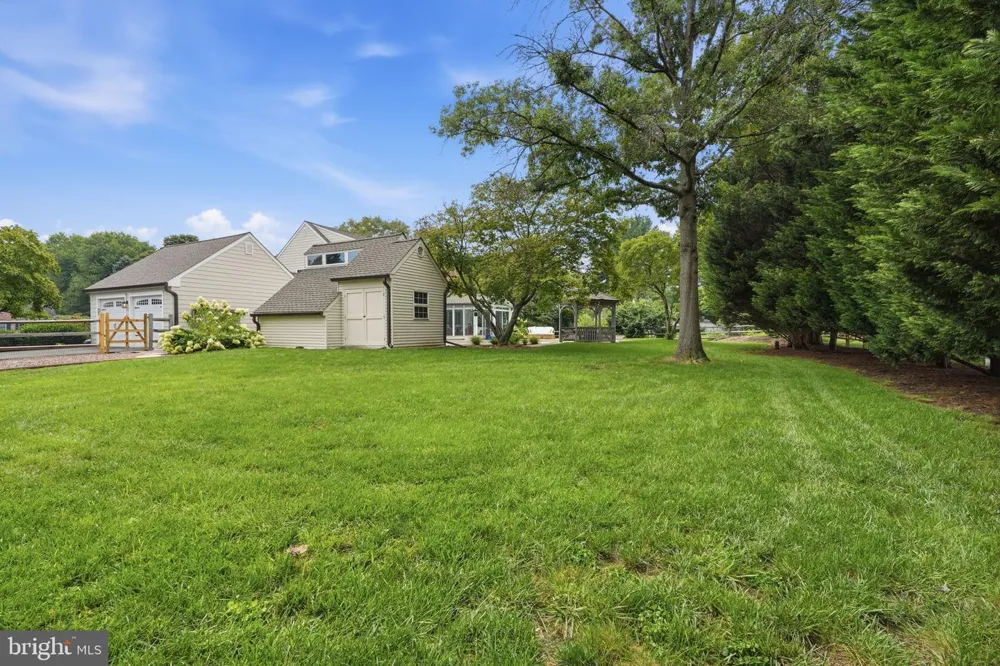 30 DUNKIN DRIVE Washington Crossing, PA 18977