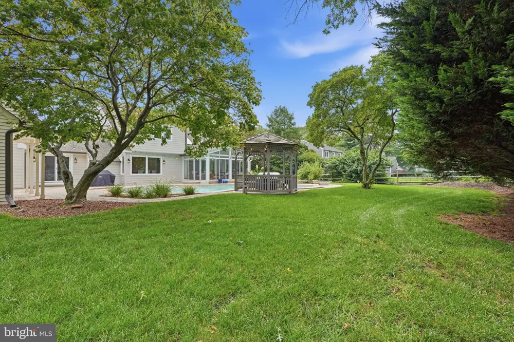 30 DUNKIN DRIVE Washington Crossing, PA 18977