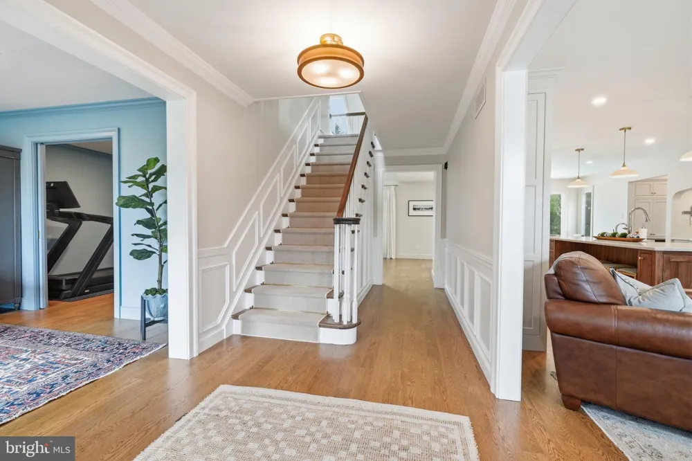 30 DUNKIN DRIVE Washington Crossing, PA 18977