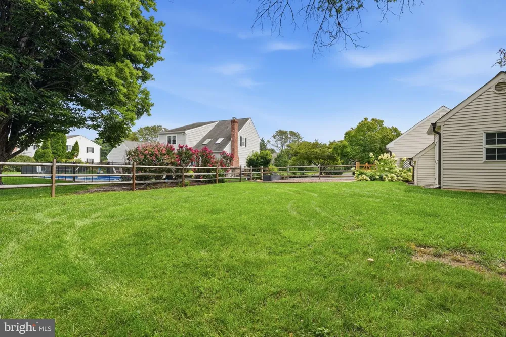 30 DUNKIN DRIVE Washington Crossing, PA 18977