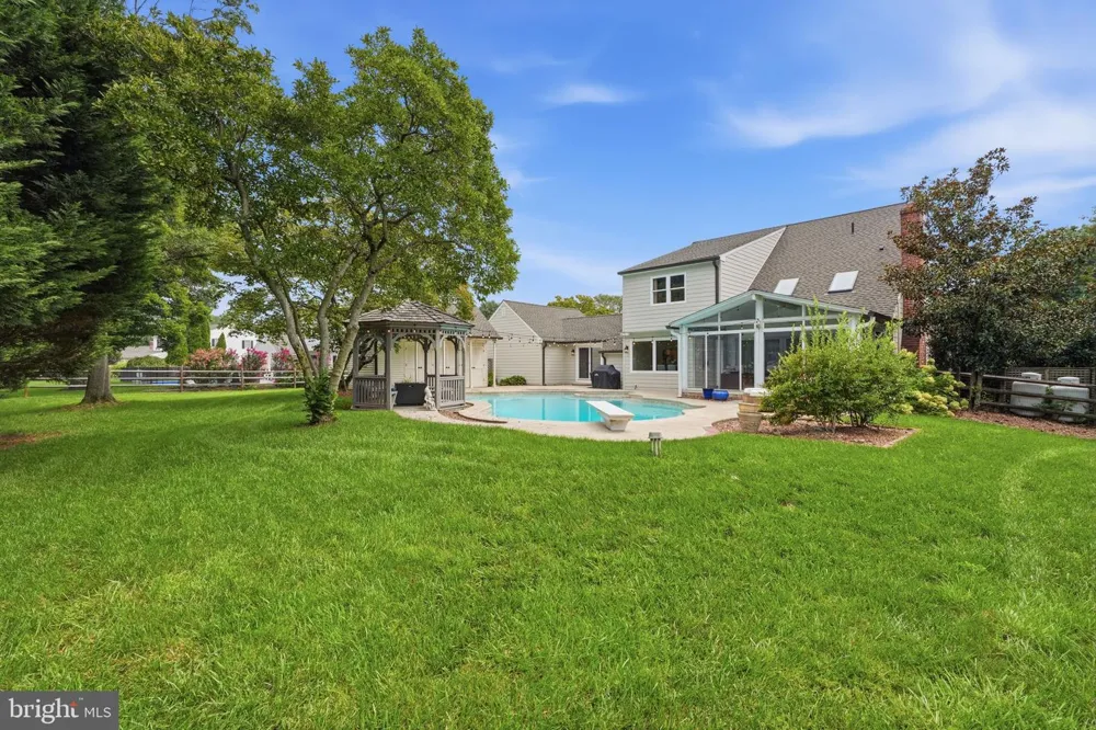 30 DUNKIN DRIVE Washington Crossing, PA 18977