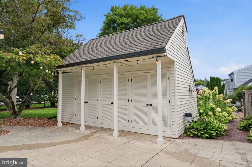 30 DUNKIN DRIVE Washington Crossing, PA 18977