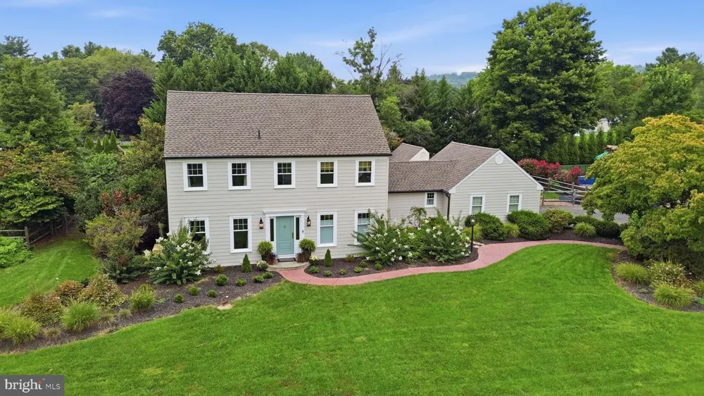 30 DUNKIN DRIVE Washington Crossing, PA 18977