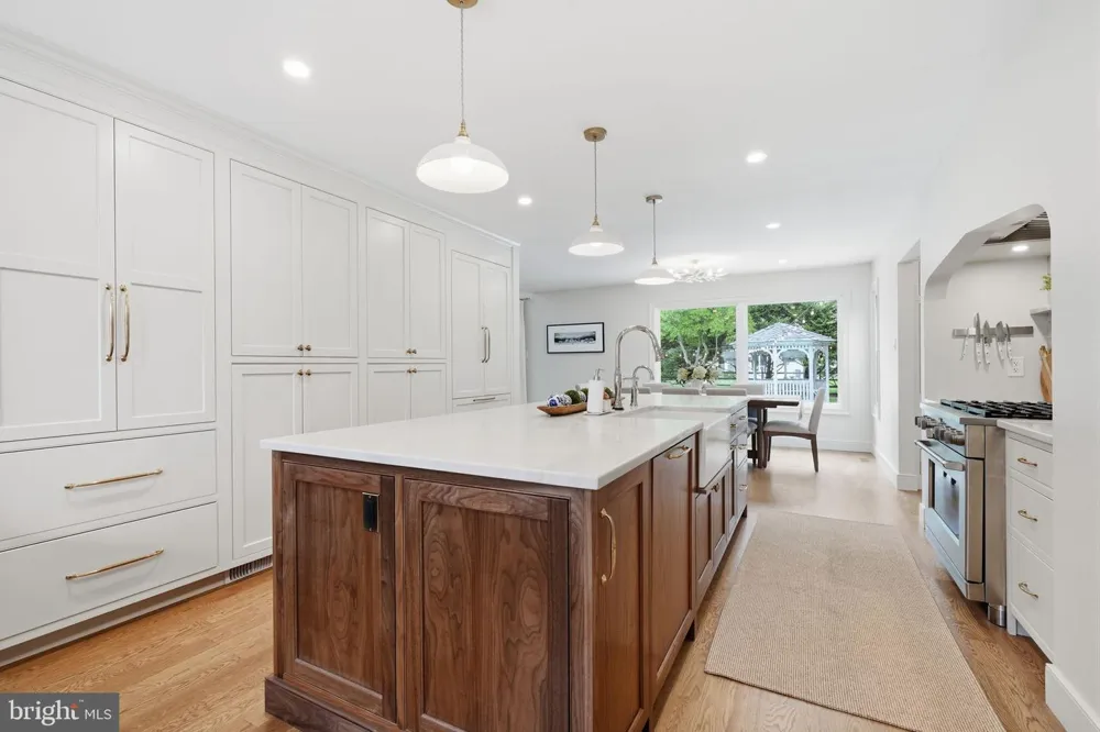 30 DUNKIN DRIVE Washington Crossing, PA 18977
