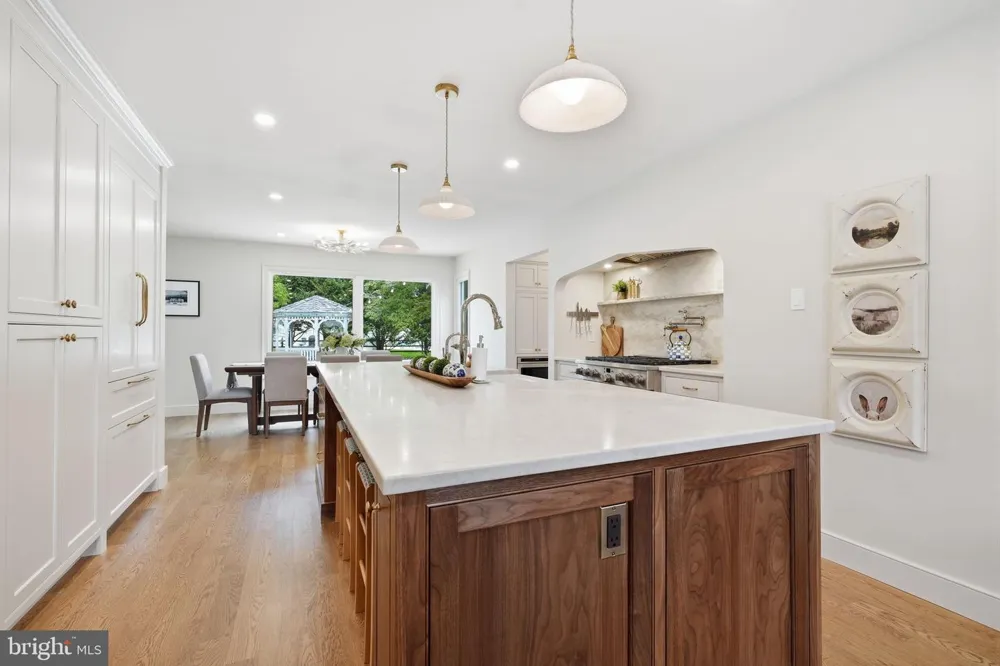 30 DUNKIN DRIVE Washington Crossing, PA 18977