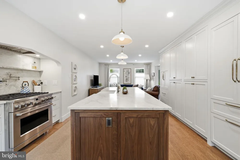 30 DUNKIN DRIVE Washington Crossing, PA 18977