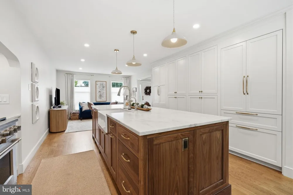30 DUNKIN DRIVE Washington Crossing, PA 18977