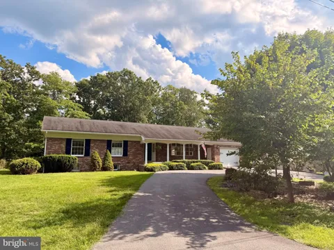 9 FOREST DRIVE