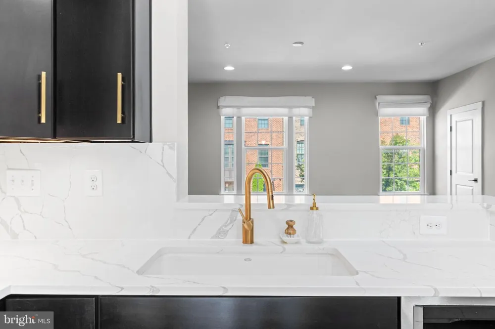 4218 SKYVIEW Baltimore, MD 21211