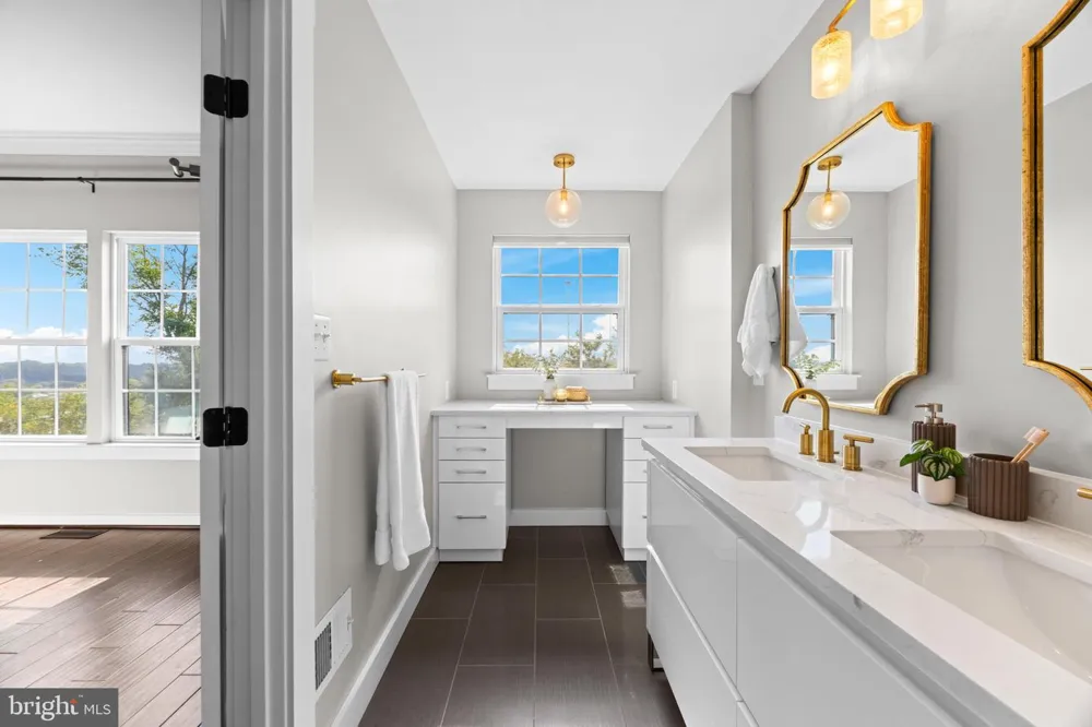 4218 SKYVIEW Baltimore, MD 21211