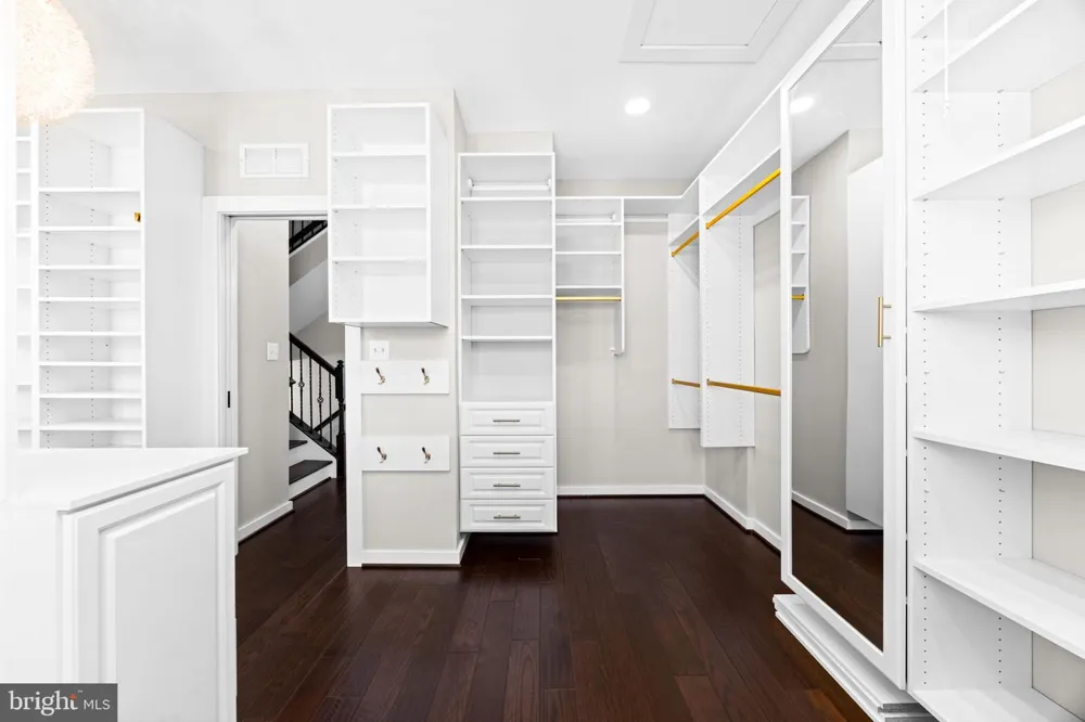 4218 SKYVIEW Baltimore, MD 21211