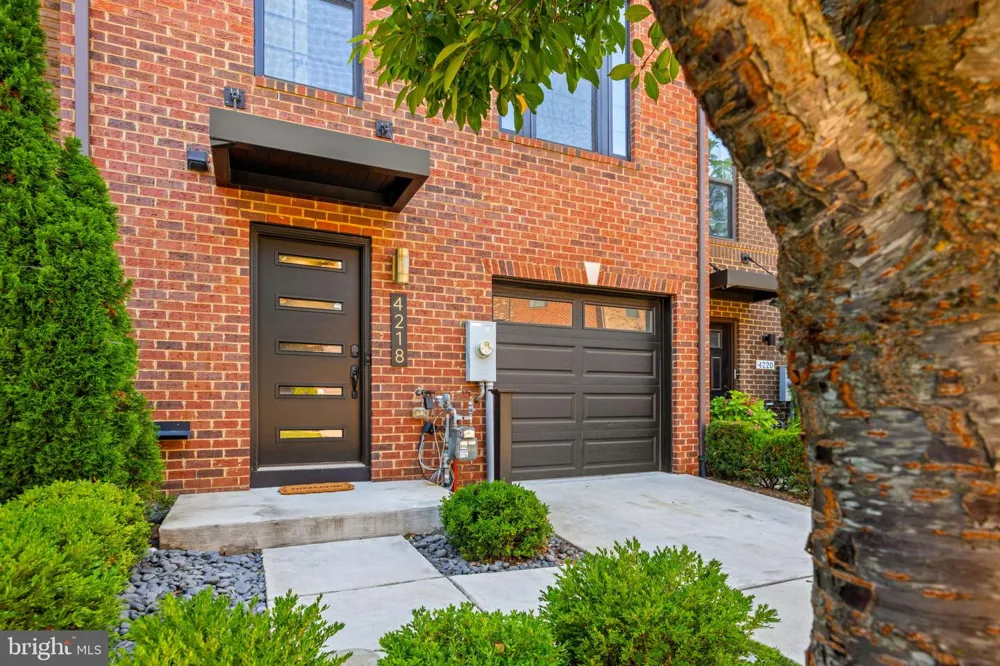 4218 SKYVIEW Baltimore, MD 21211