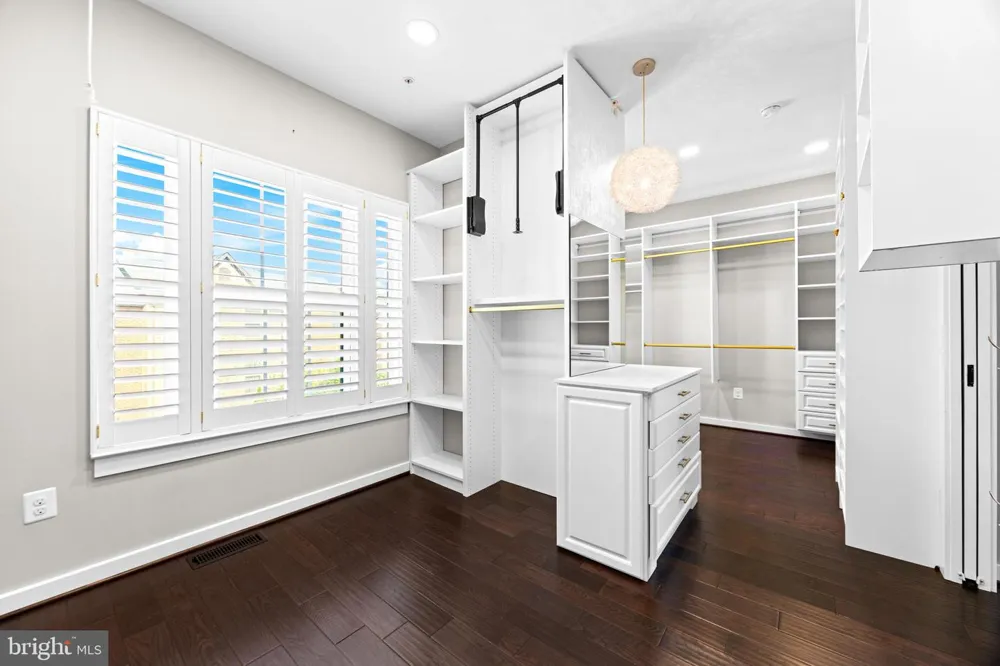 4218 SKYVIEW Baltimore, MD 21211