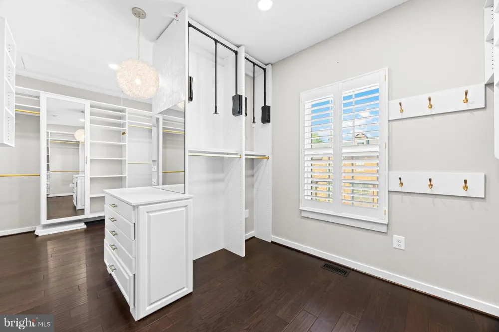 4218 SKYVIEW Baltimore, MD 21211