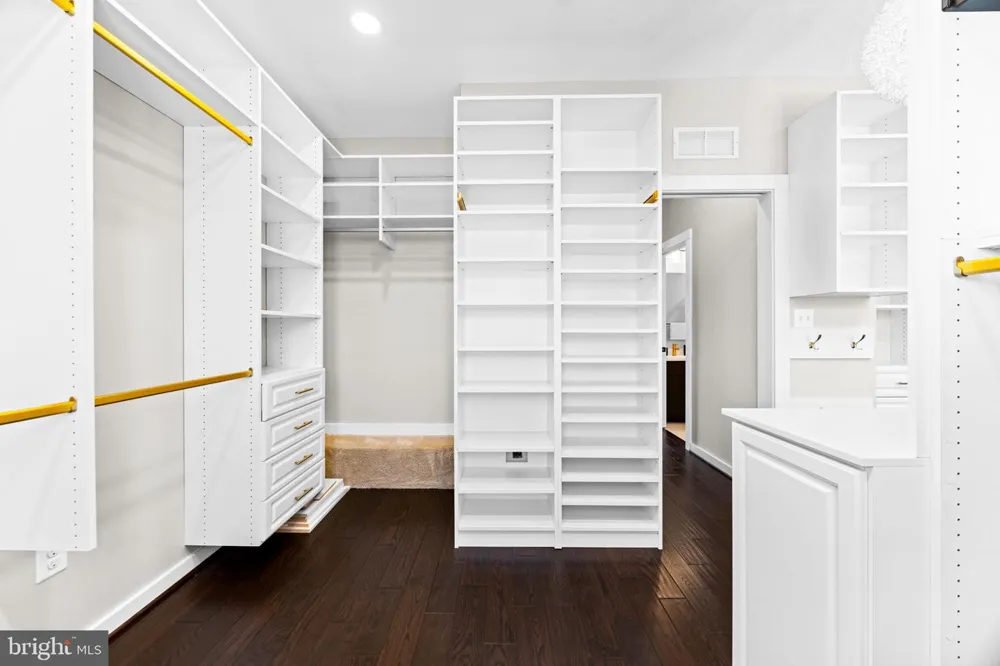 4218 SKYVIEW Baltimore, MD 21211