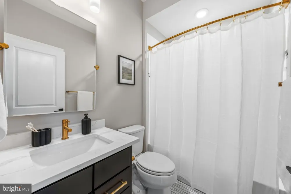 4218 SKYVIEW Baltimore, MD 21211