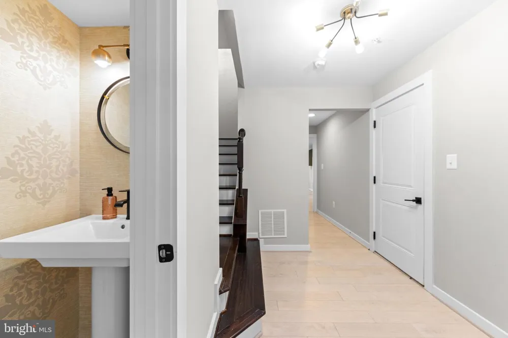 4218 SKYVIEW Baltimore, MD 21211