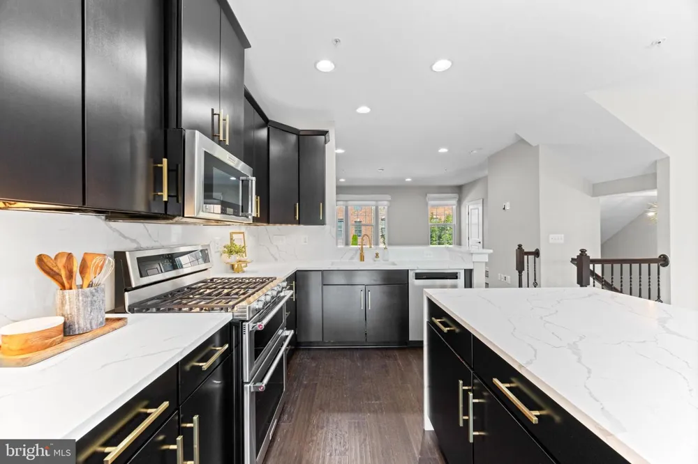 4218 SKYVIEW Baltimore, MD 21211